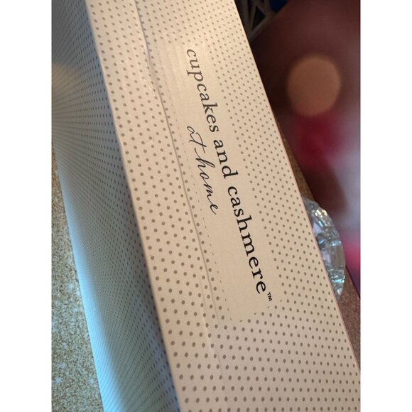 🎄 Cupcakes & Cashmere Pastel Holiday Tree Decor – Set of 4 🎄 - Picture 3 of 7